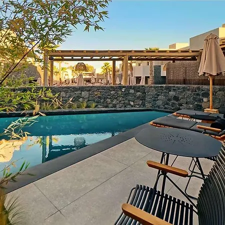 Radisson Blu Zaffron Resort, Santorini (adults Only) מלון