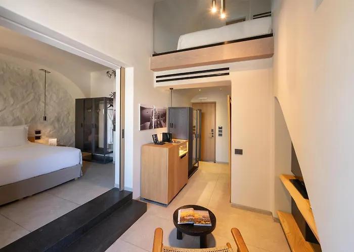 Radisson Blu Zaffron Resort, Santorini (adults Only) Hotell