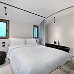 Radisson Blu Zaffron Resort, Santorini (adults Only) Hotell