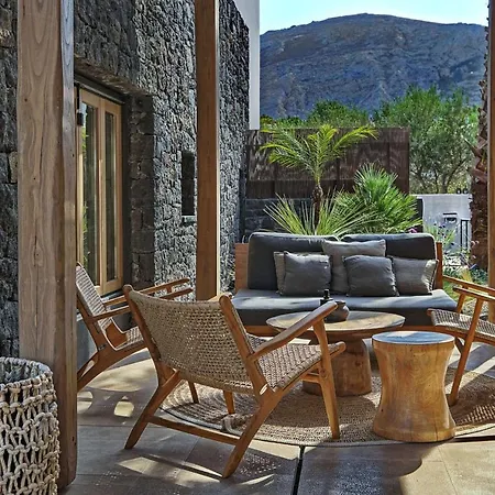 Radisson Blu Zaffron Resort, Santorini (adults Only) فندق Kamári