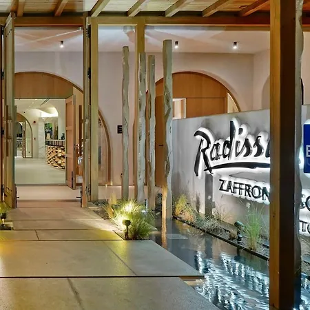 Radisson Blu Zaffron Resort, Santorini (adults Only) فندق Kamári