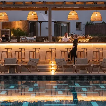Radisson Blu Zaffron Resort, Santorini (adults Only) فندق Kamári