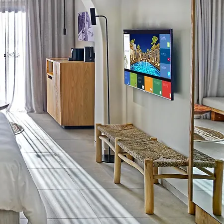 Radisson Blu Zaffron Resort, Santorini (adults Only) فندق Kamári