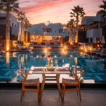 فندق Radisson Blu Zaffron Resort, Santorini (adults Only)
