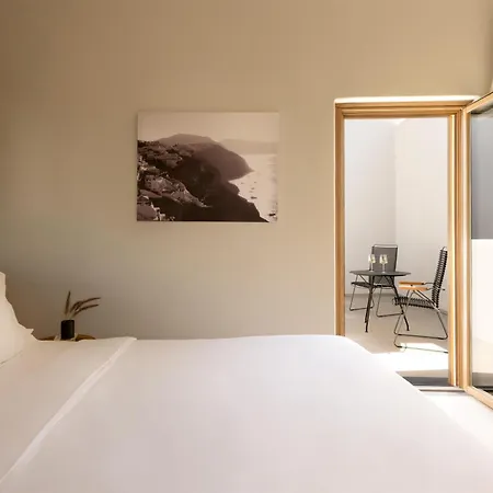 Radisson Blu Zaffron Resort, Santorini (adults Only) ホテル Kamári