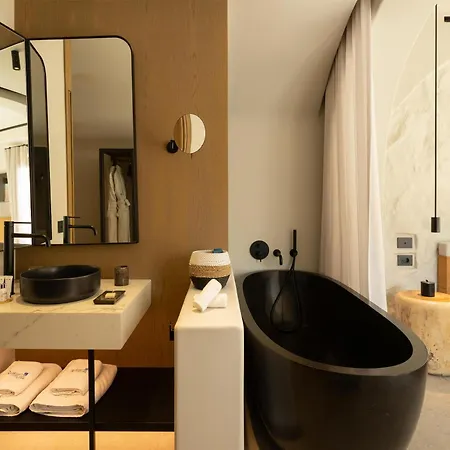 Radisson Blu Zaffron Resort, Santorini (adults Only) ホテル Kamári