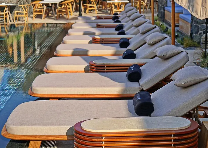 Radisson Blu Zaffron Resort, Santorini (adults Only) מלון