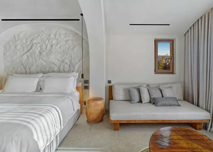 Radisson Blu Zaffron Resort, Santorini (adults Only) מלון