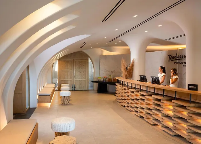 Radisson Blu Zaffron Resort, Santorini (adults Only) Otel Kamári