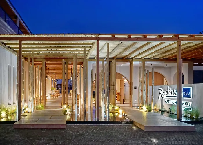 Radisson Blu Zaffron Resort, Santorini (adults Only) מלון